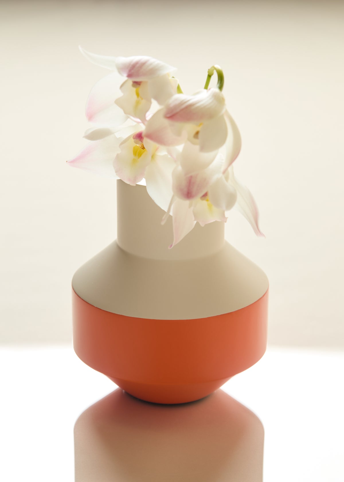 Lustro Lacquered Vase