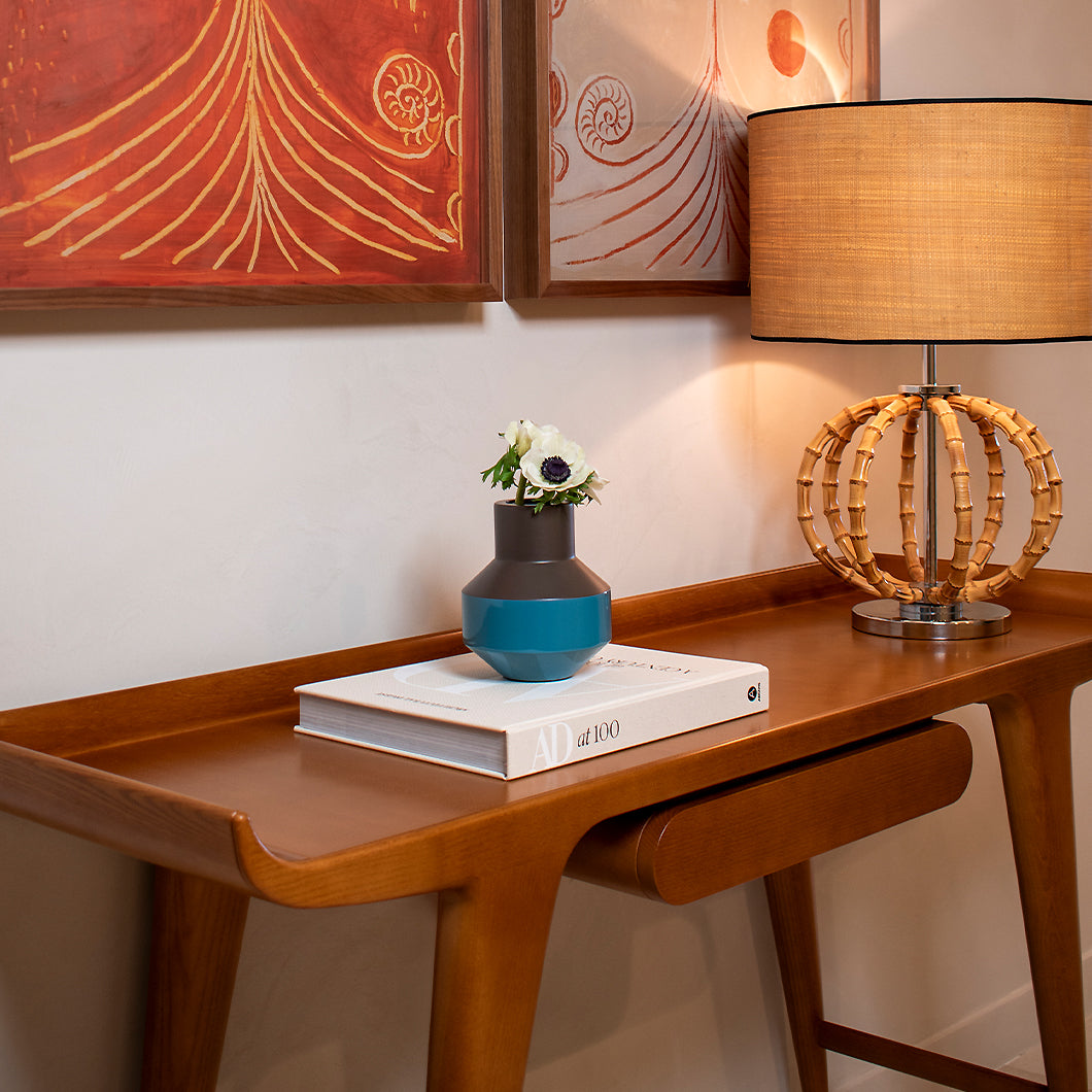 Lustro Lacquered Vase